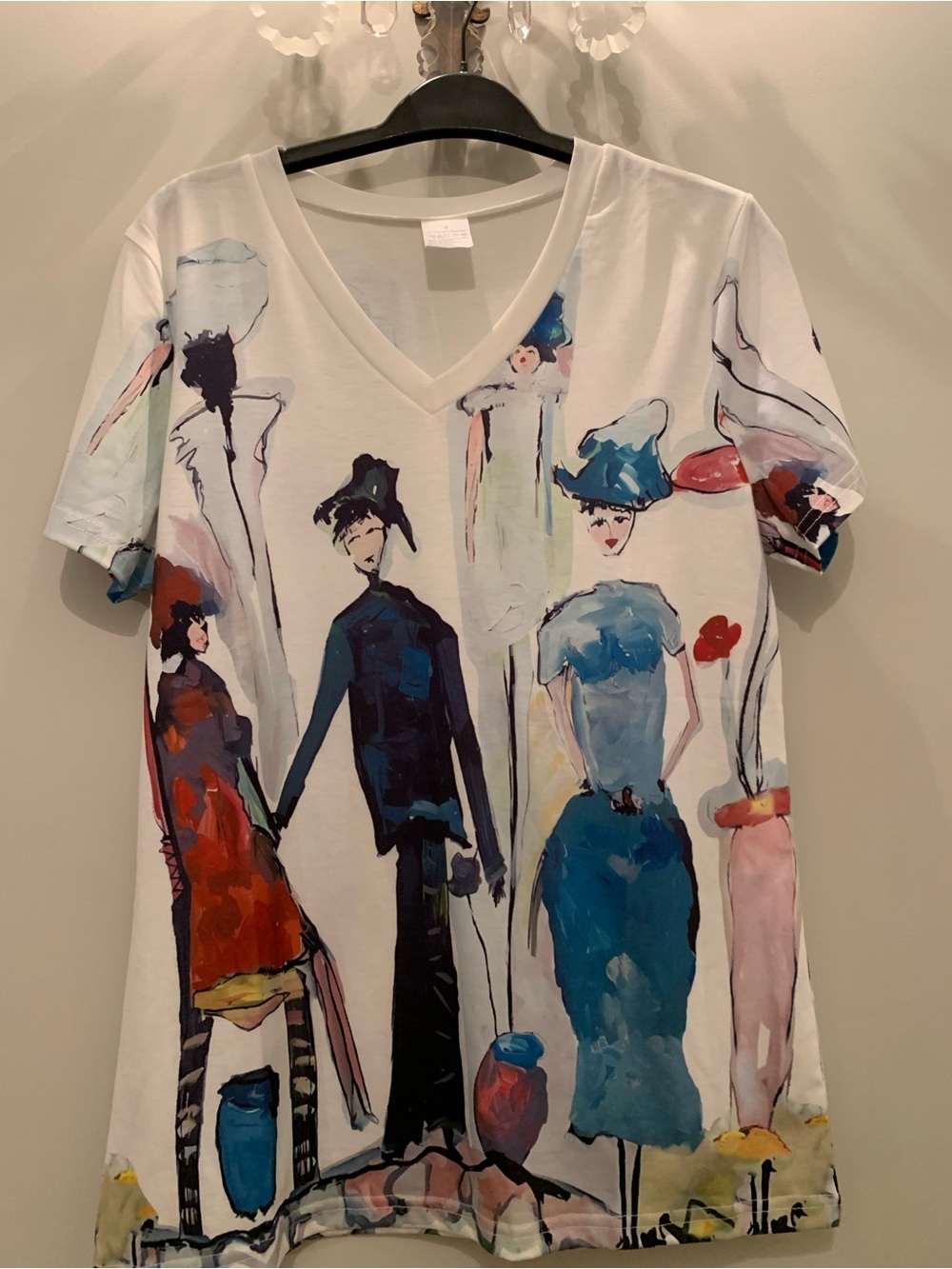SHEIN ABSTRACT ART V-NECK TEE. NWOT. EXCELLENT CONDITION! NEVER WORN. - Picture 8 of 10